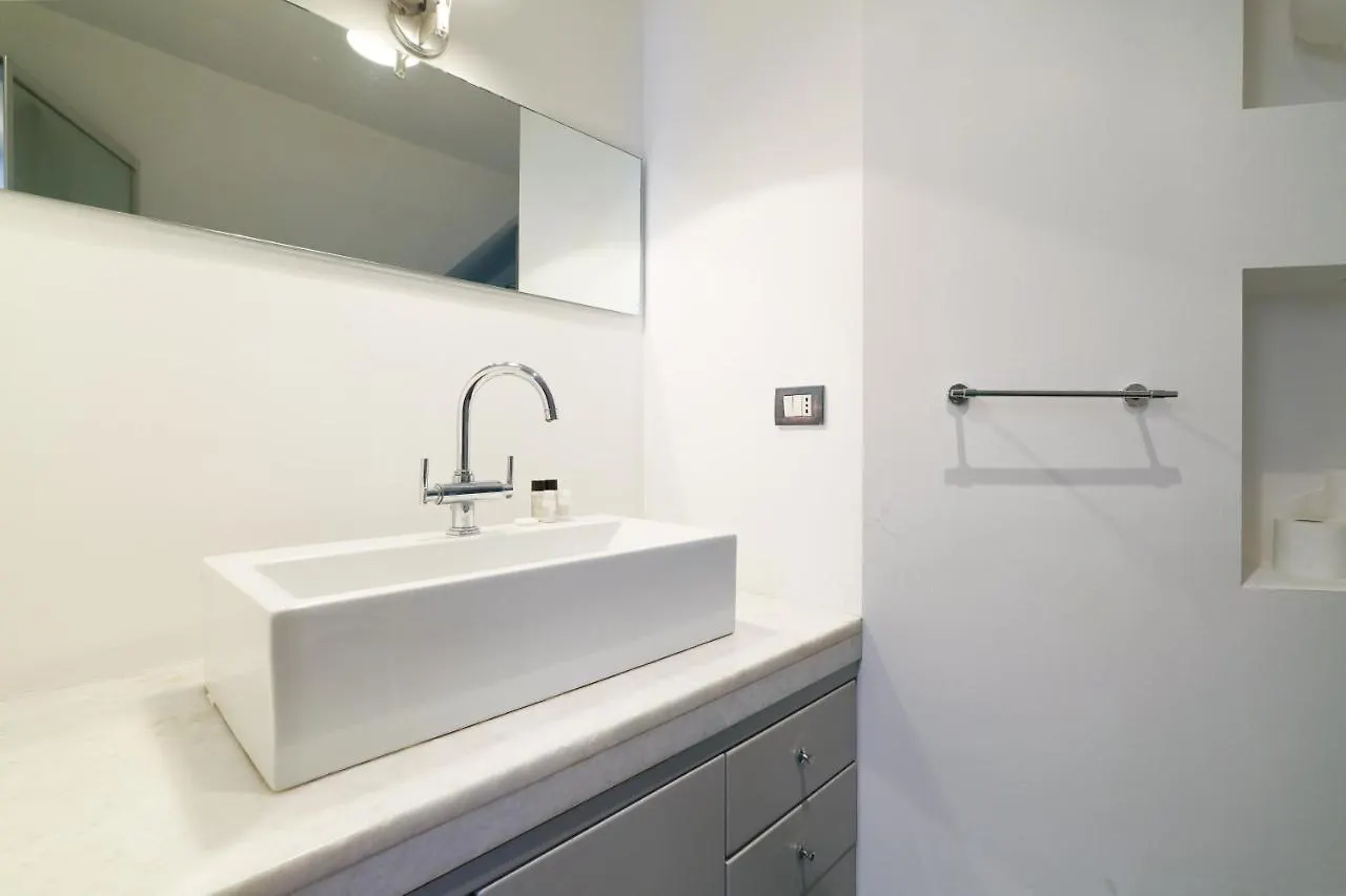 Duomo Luxury Apartment VIII Milan