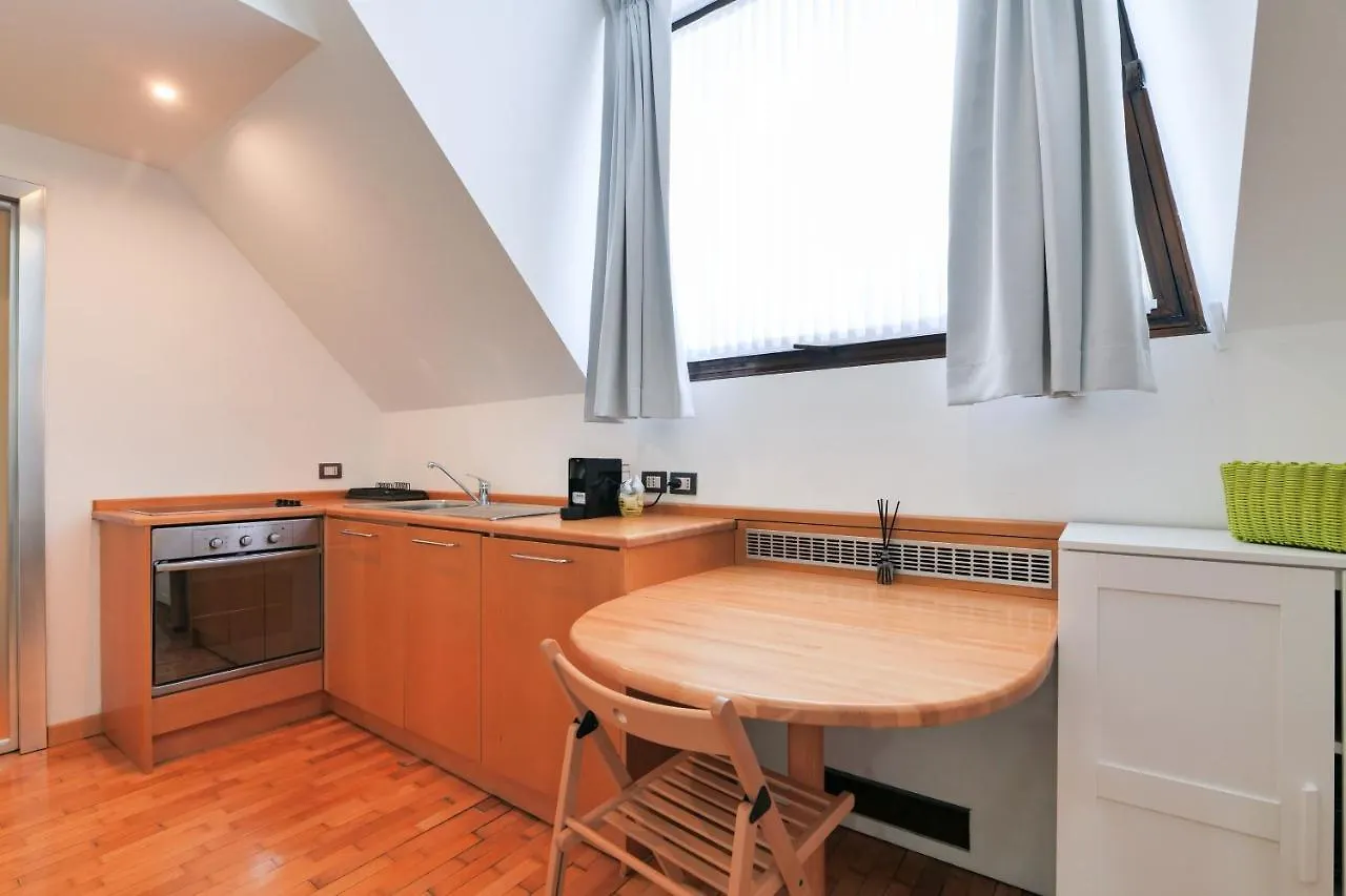 Duomo Luxury Apartment VIII Milan